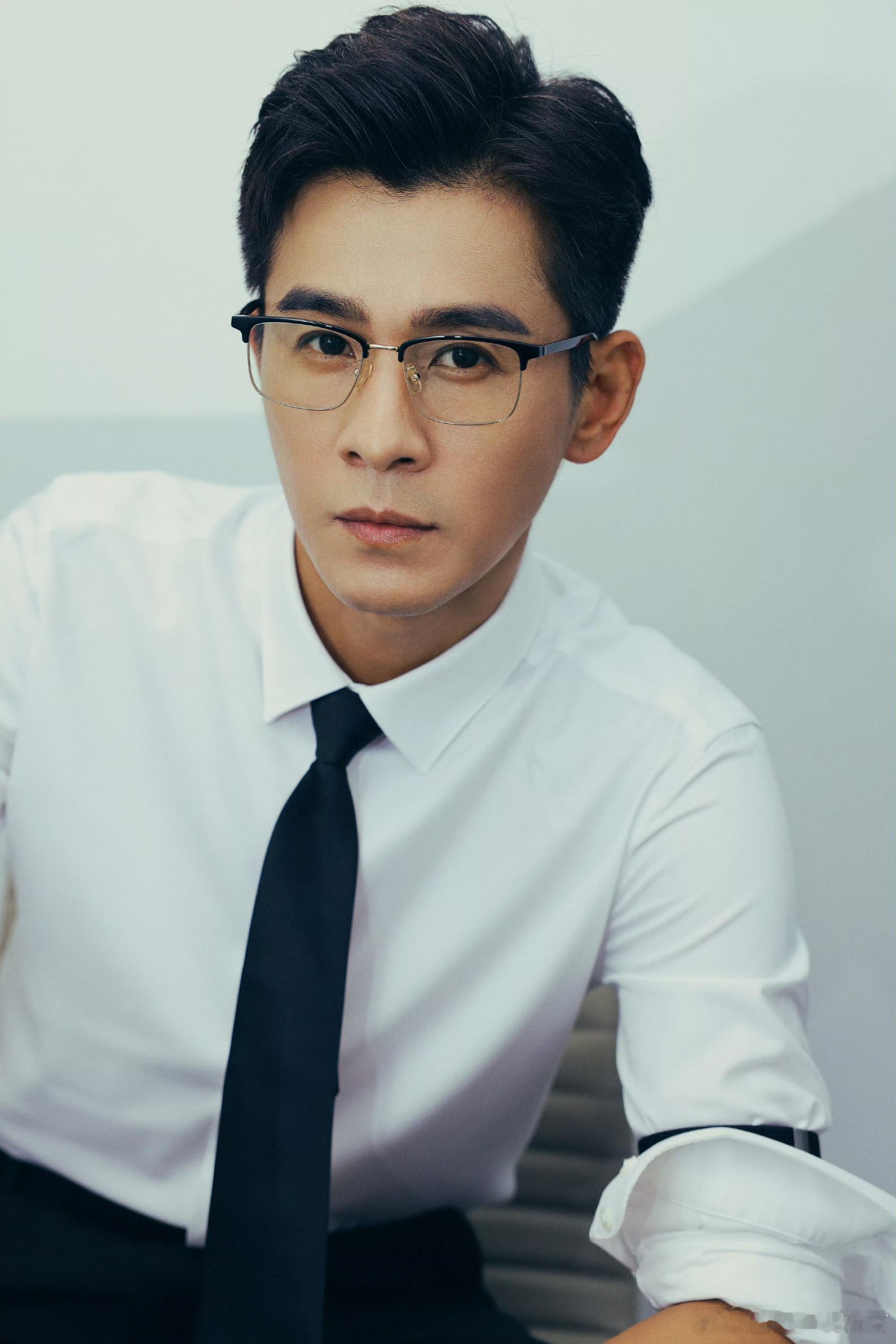 #水灵灵的异人水灵灵的叔# 我承认在看到第一眼的时候就被这些叔给惊喜到了，完全没