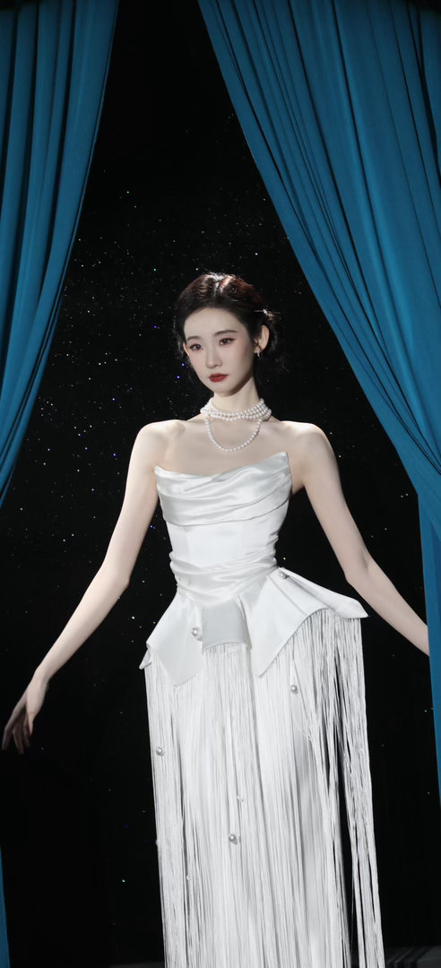 张艺凡神一阵鬼一阵张艺凡宁愿抽象不要尊严 打开她的微博像开盲盒：上一秒是高冷女明