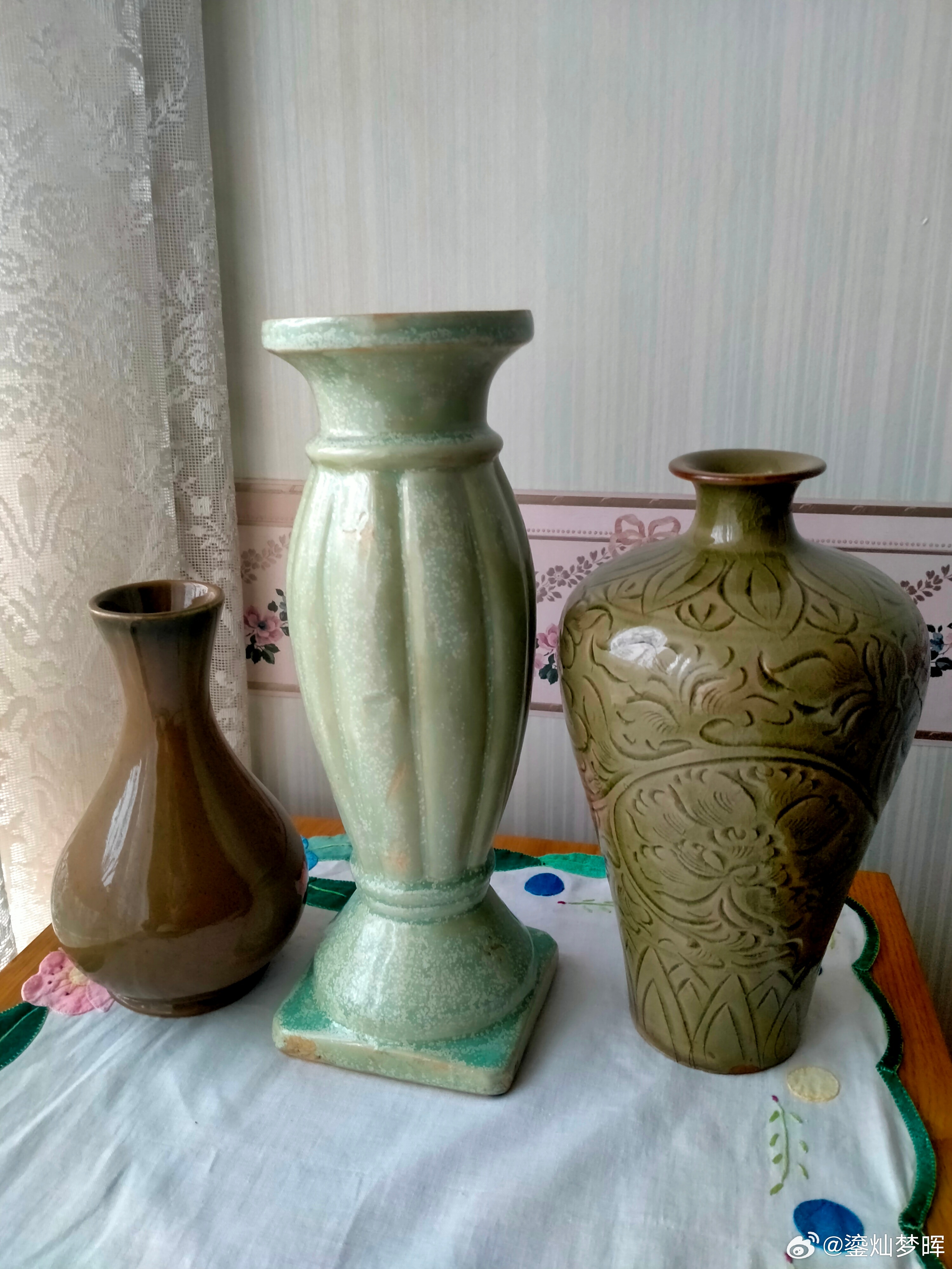 每周鉴赏收藏精品之北宋龙泉窑烛台        本件北宋龙泉窑烛台，我们可以从五