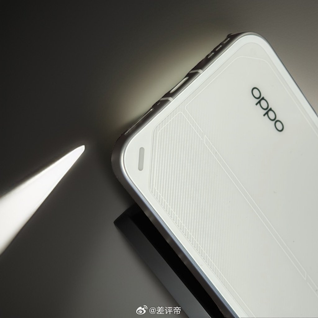 OPPO K15 Pro随手拍手机有风扇、有氛围灯，边框控制也还不错还可以替换不