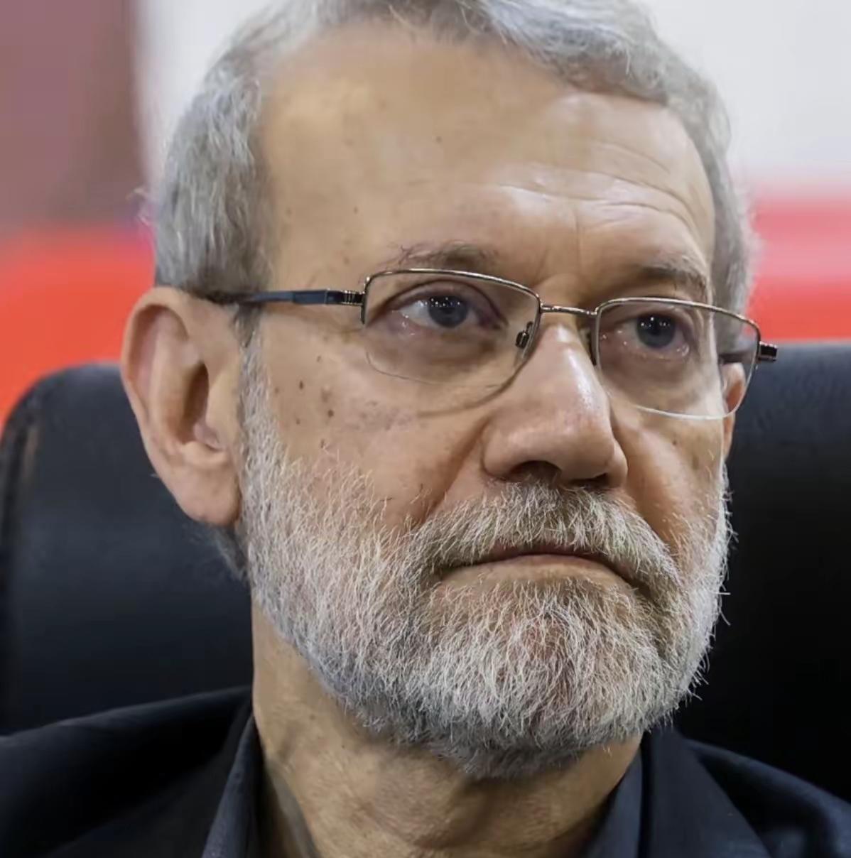 《纽约时报》的消息显示，伊朗内部正在发生实质性变化。哈梅内伊向拉里贾尼移交权力，