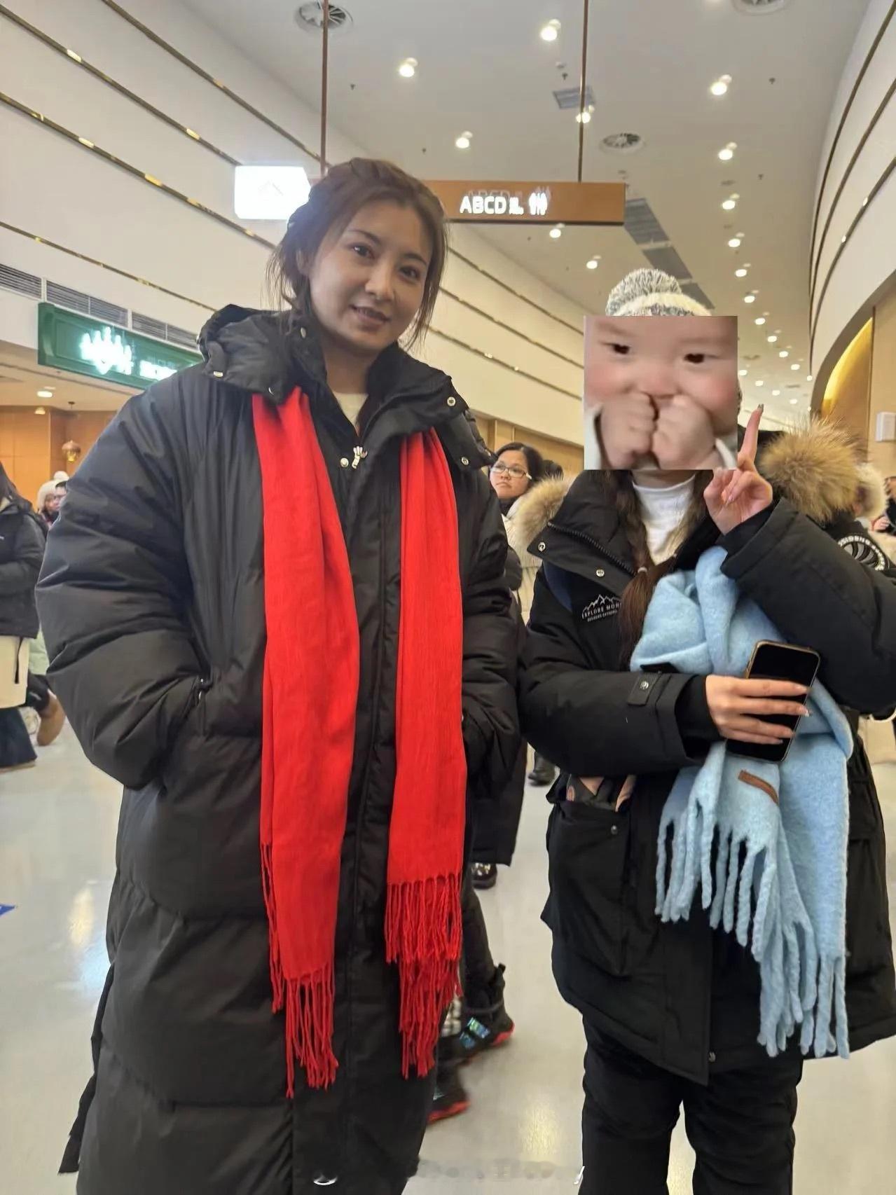 网友昨日在哈尔滨偶遇甄嬛传里的“沈眉庄”～ ​​​