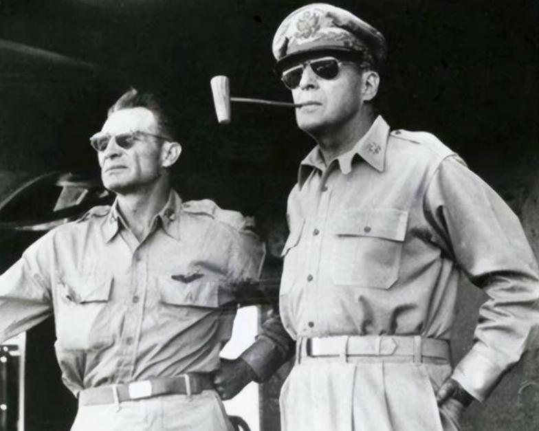 1962年，82岁的麦克阿瑟听说印度对中国开战，一番评论十分犀利

1962年1