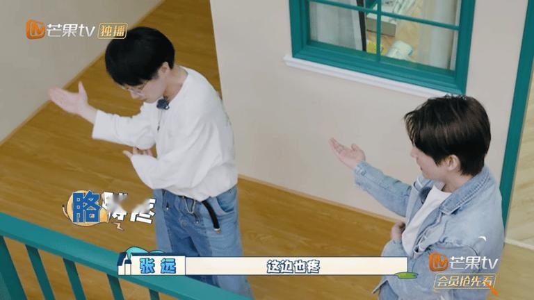 #张远月光闪舞蹈教学# 不得不说远远这套分解动作真的太烧了，我现在满脑子都是木乃