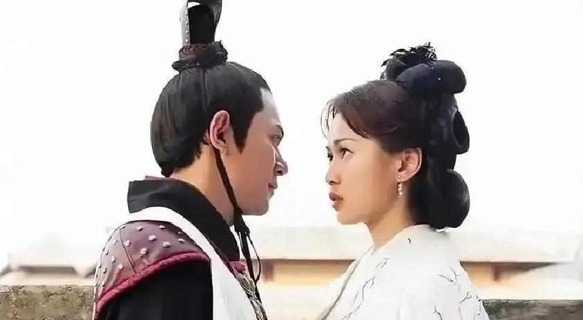 古天乐砸1.2亿在香港搭咸阳城？错了，他直接把整座宫殿夯在贵州的山里。

不是绿