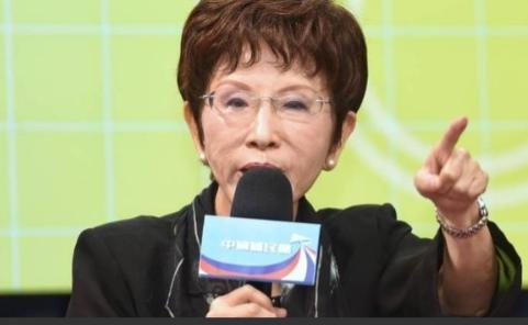 11月18日，日本股市崩了，早盘日经225指数直接跌了1000多点，跌幅超2%，