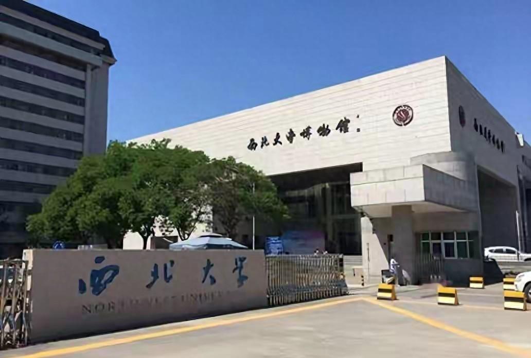 贾浅浅又一次站在了风口浪尖，这次不是因为她的诗作出圈，而是因为抄袭等严重问题迎来