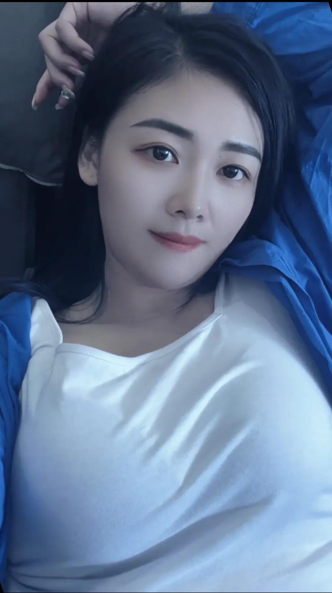 心里有你的人，无时无刻会让你体察到他的存在。

心里有你的人，他不会无缘无故的玩