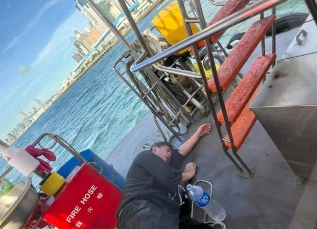 姜涛坠海  报平安了！但看起来状态很不好 ​​​
