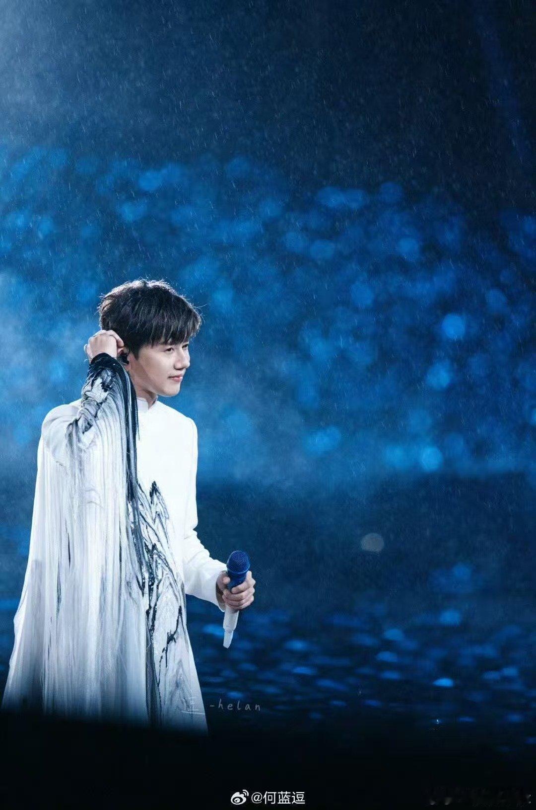 张杰演唱会雨幕歌词张杰 1982 开往未・LIVE 巡回演唱会杭州站高能舞美，《
