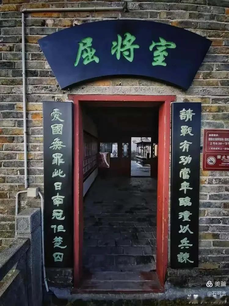 真正决定事物本质和走向的，往往是那些看不见的力量。
空气看不见，却决定了万物生灵