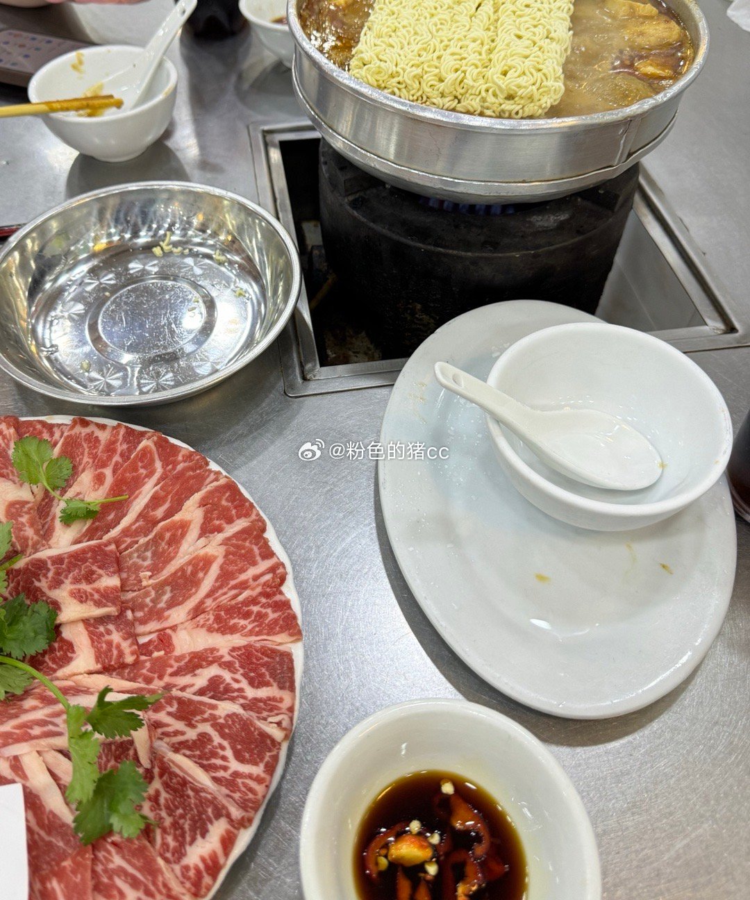 为啥这么难吃的方容记生意这么好，搞不懂，人均300，擦嘴的纸跟擦屁股的一样，环境