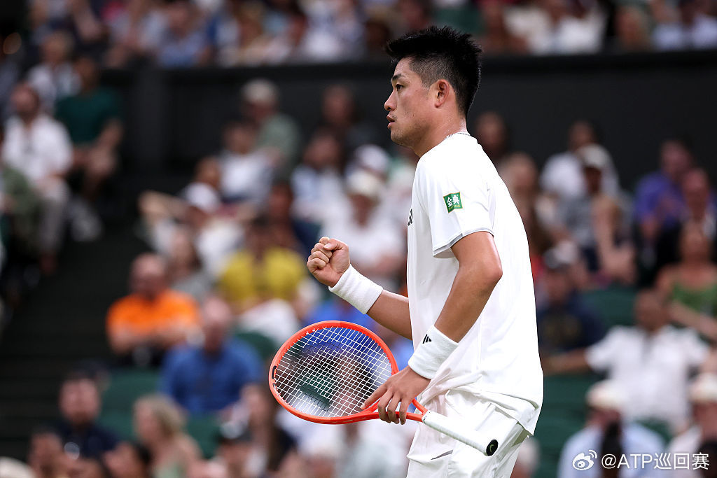#吴易昺2比1麦克唐纳德# ATP1000辛辛那提大师赛资格赛首轮，吴易昺7-6