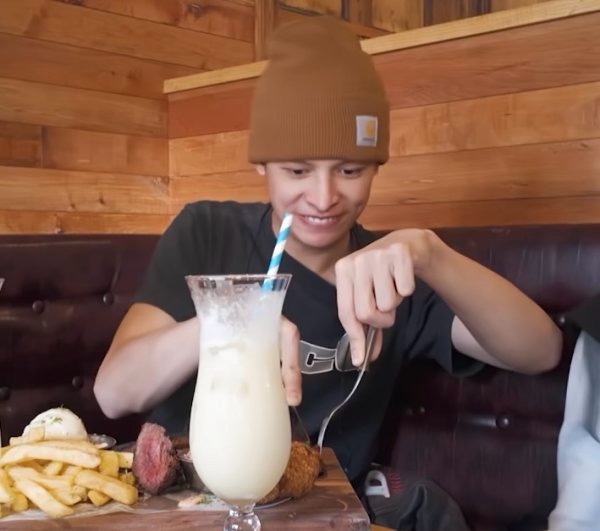 如何评价当红男团Cortis最新物料吃播状态 