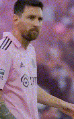 梅西这招庆祝动作，必须学起来！关键是要风靡全球才有味，学谁也不如学梅西。[中国赞