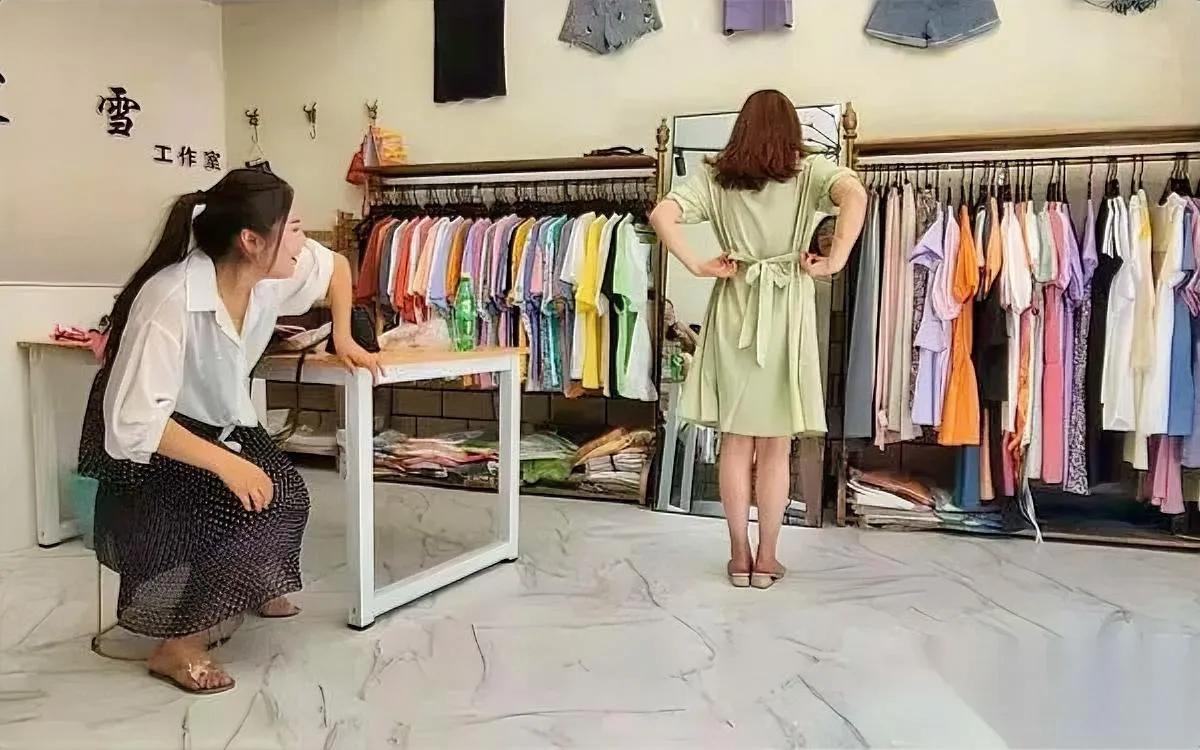 花777买了3件衣服

当场剪吊牌穿走了

谁想到8天后警察直接找上门？

合肥