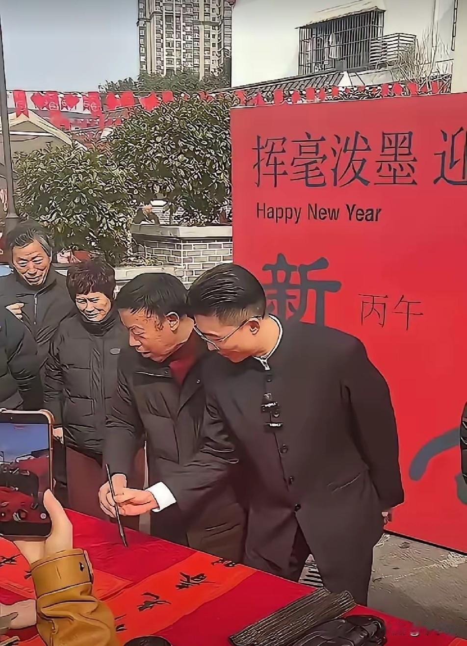 这小子太厉害，还会写书法，网友说，不应该叫郭有才，应该叫郭全才郭有才 网红