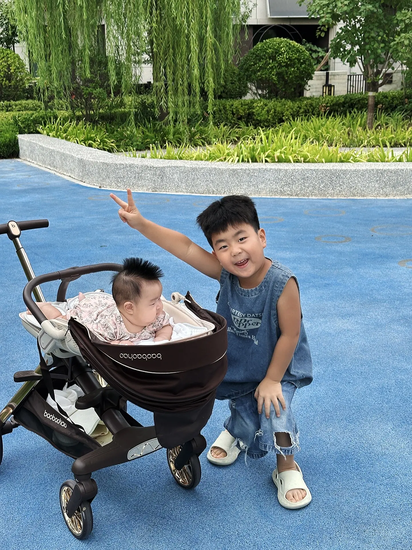 夏天，30度，下午，蚊子，蒲扇，落日，知了，我，爸爸，堂堂，澄澄，频繁...