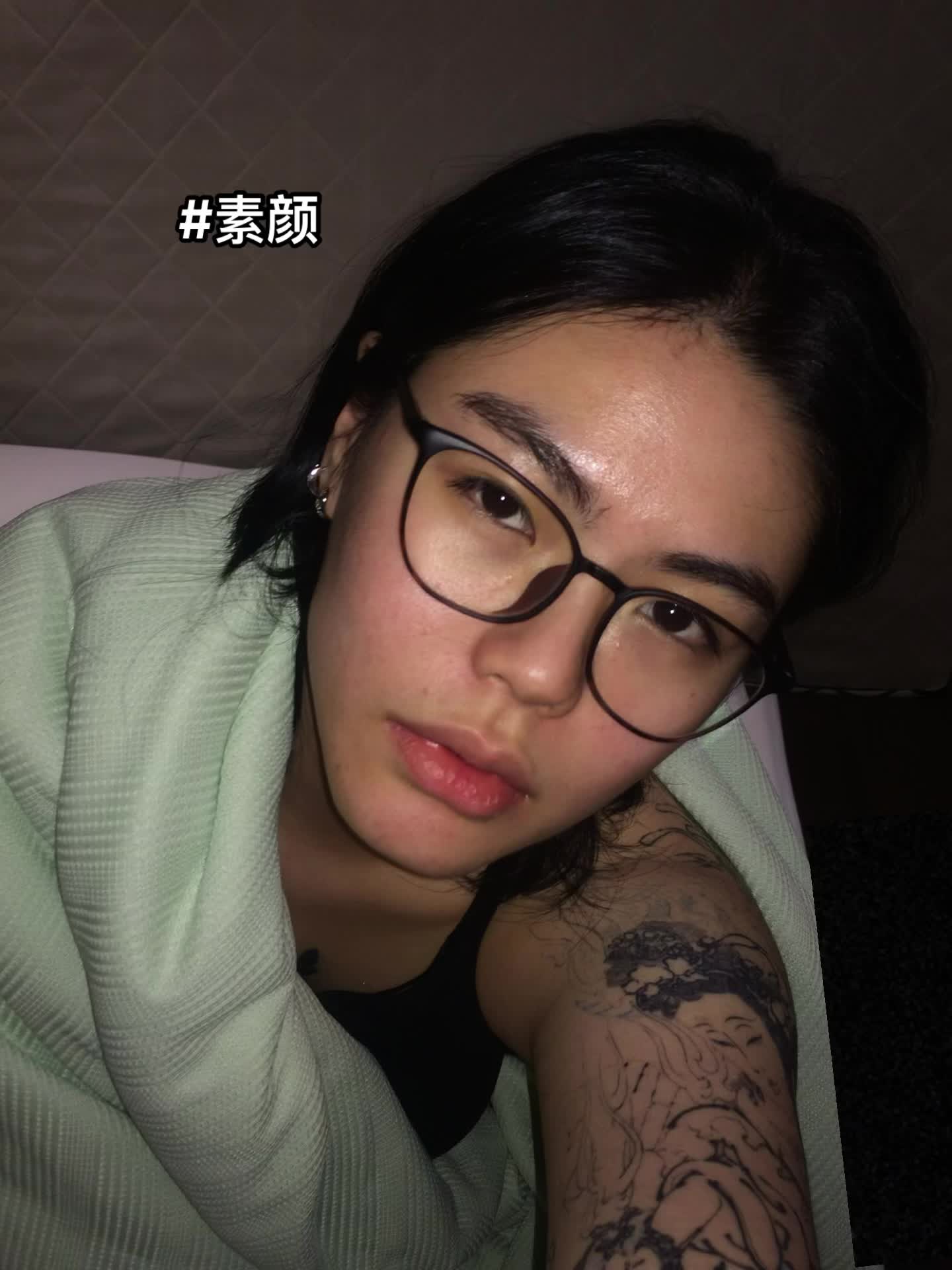 用0.99成新 仅转手八千次的5s自拍一张。