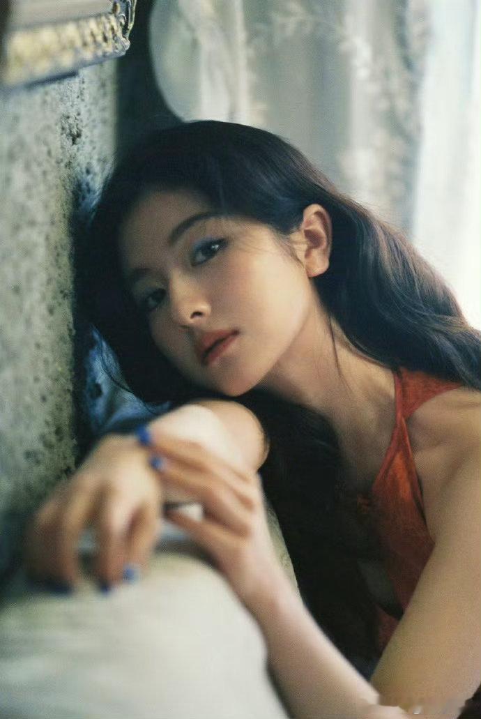 李兰迪模糊的画质清晰的美貌李兰迪的端午语音也太甜了吧！还特意给听雨声，也太宠粉了