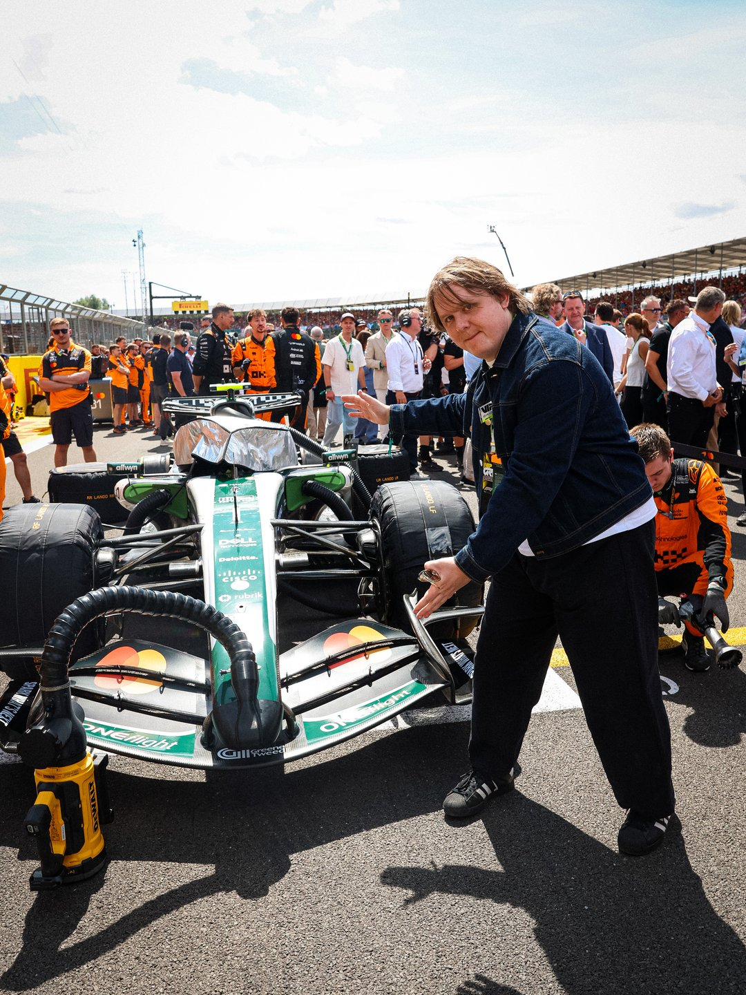 和一些特别来宾一起度过主场的比赛👋McLaren | 2026F1英国大奖赛 
