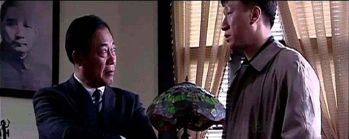 电讯班升得比行动队快三倍
 
青浦班1937年开班，电讯组坐办公室，行动组冲前线