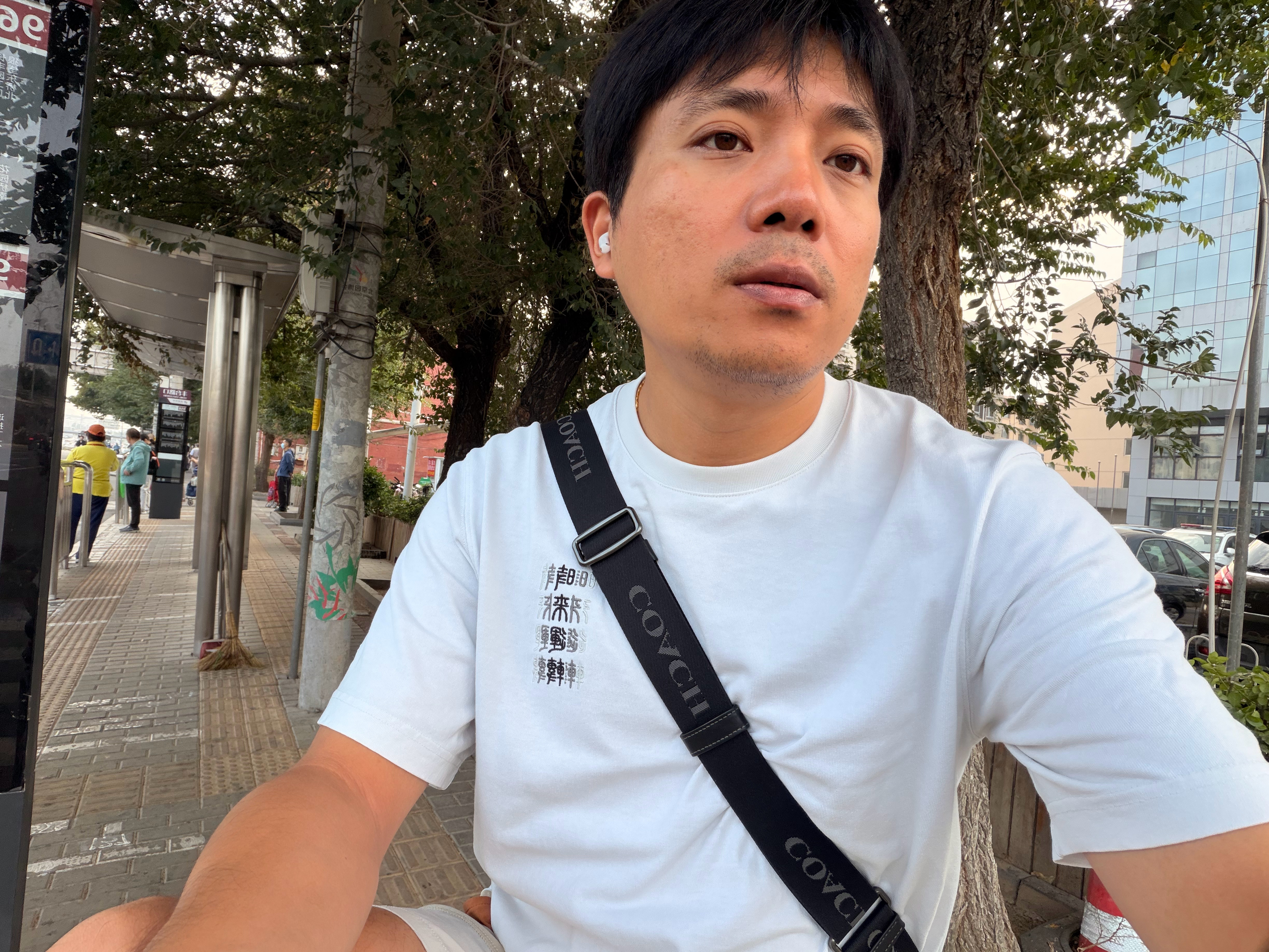 三天没刮胡子，一想到上班被调的稀碎，就特别想假期消费数据倒挂，可是年年消费数据都
