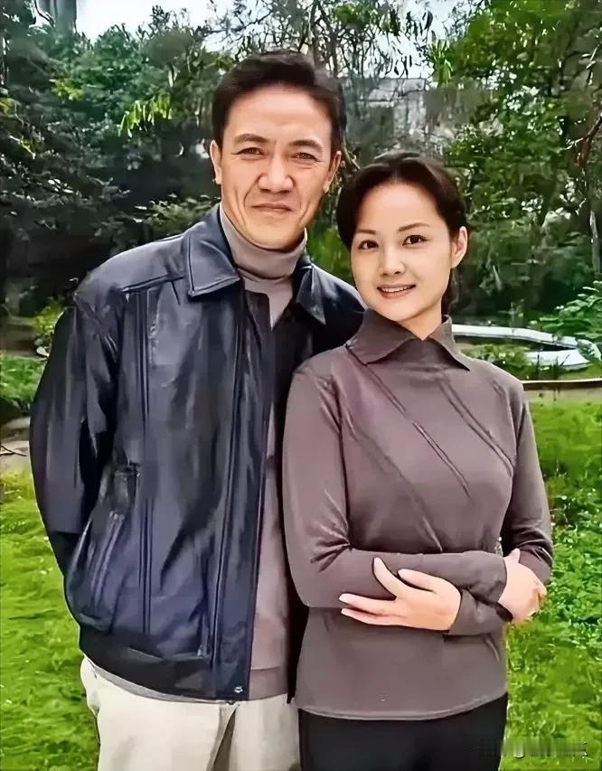 李幼斌和茹萍都是很有气质的演员。
李幼斌在《亮剑》里把李云龙演得活灵活现，那种糙