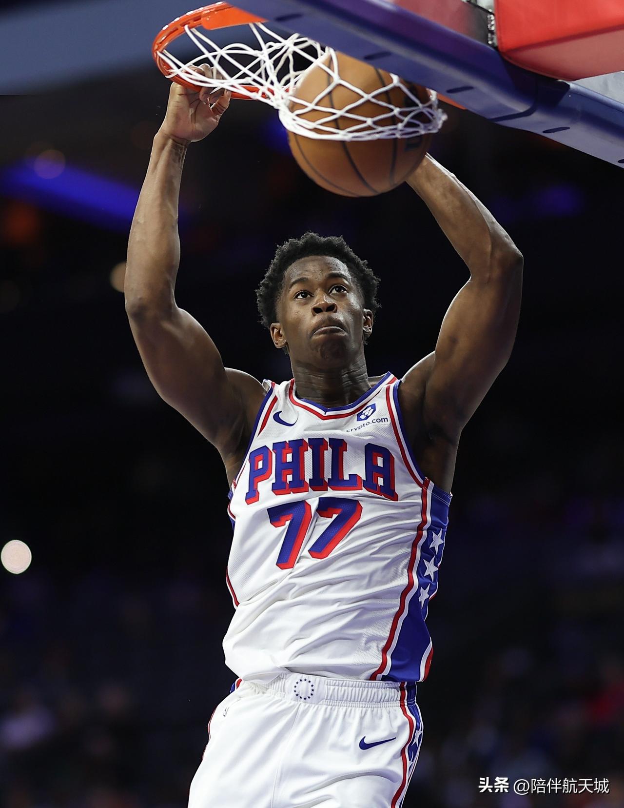【2025 届 NBA 新秀首秀数据，探花爆炸，状元落寞】
  1、弗拉格  达