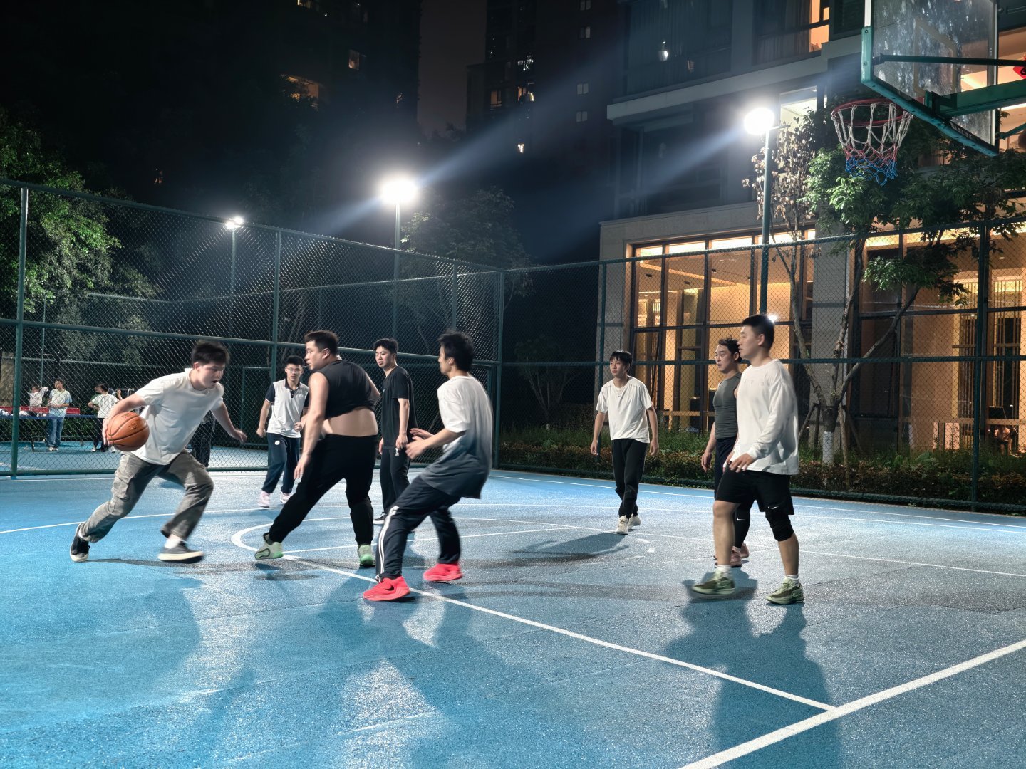 今晚这场局很激烈…全民健身全民健身