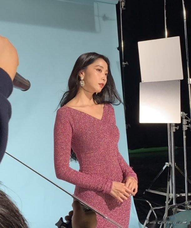 16日，演员吴允儿在个人Instagram上传了多张照片。公开的照片中，吴允儿正