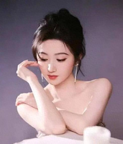 疯了吧？这些明星为了钱真的啥都敢干！
刚看到这个新闻我就懵了 景甜代言假减肥汁，