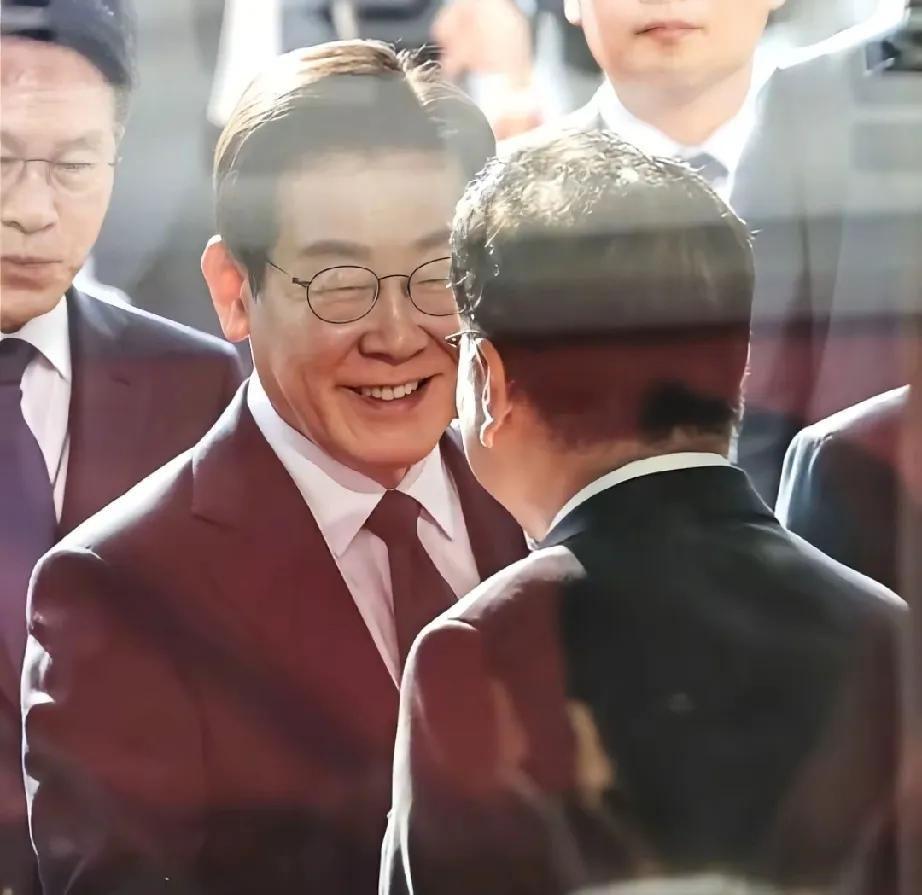 李在明真的太清醒了，仅一个小小改变，就让湾湾破防！就在刚刚，韩国入境系统将湾湾级