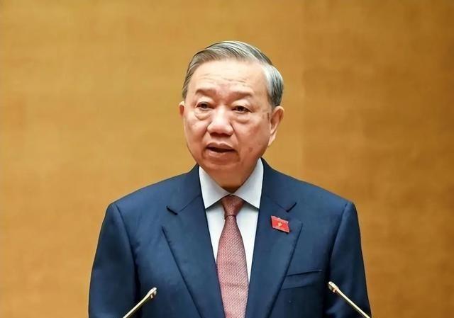 坚决支持中国政府的严正声明，越南占领的中国岛礁全部归还，越方人员全部撤出！否则后