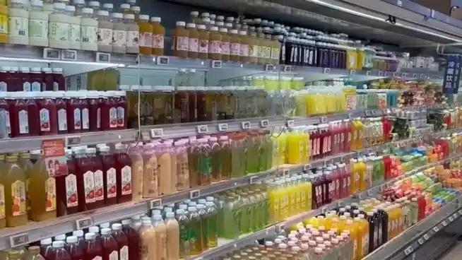 夏季果汁消费旺季乱象丛生，NFC、100%纯果汁标签暗藏猫腻，教你吃透国标避开果
