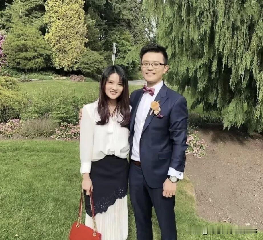 陈若琳好漂亮，无论是身材和颜值，都很完美，陈若琳的这套衣服真是，把她的好身材给展