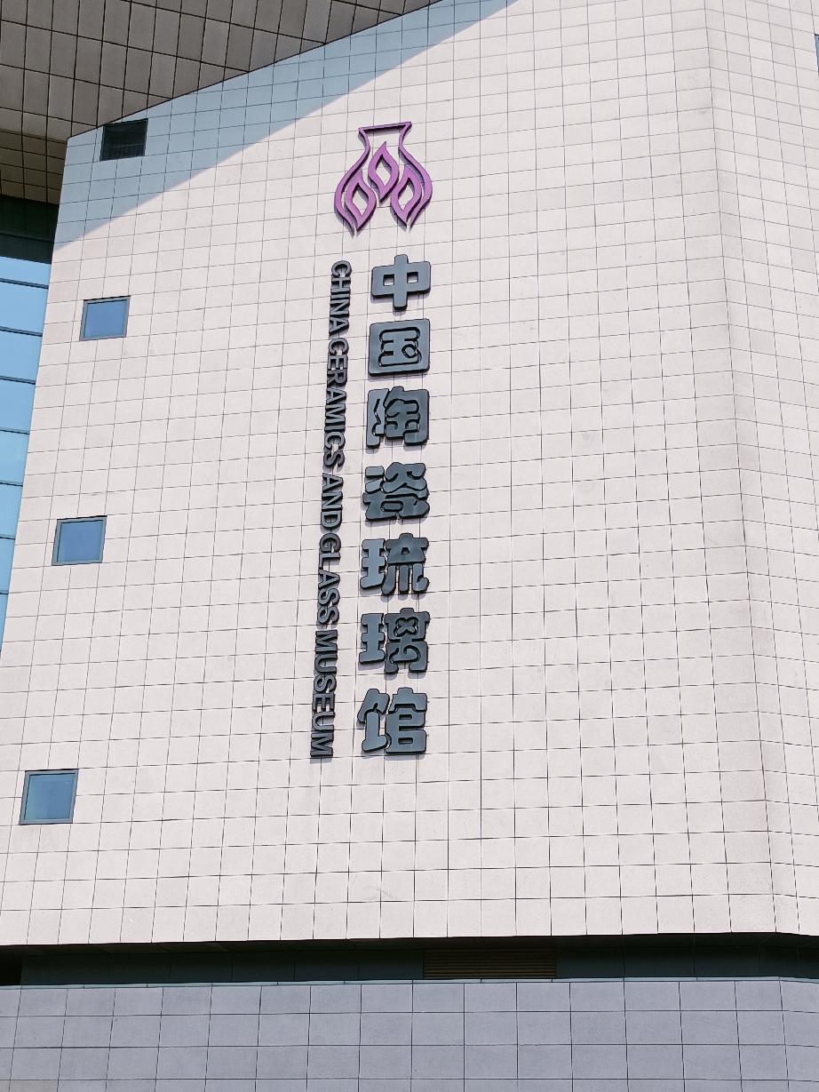 女儿带着公公婆婆出来旅游，公公说，旅游是最没意思的事，花钱买罪受！景色再好有啥用
