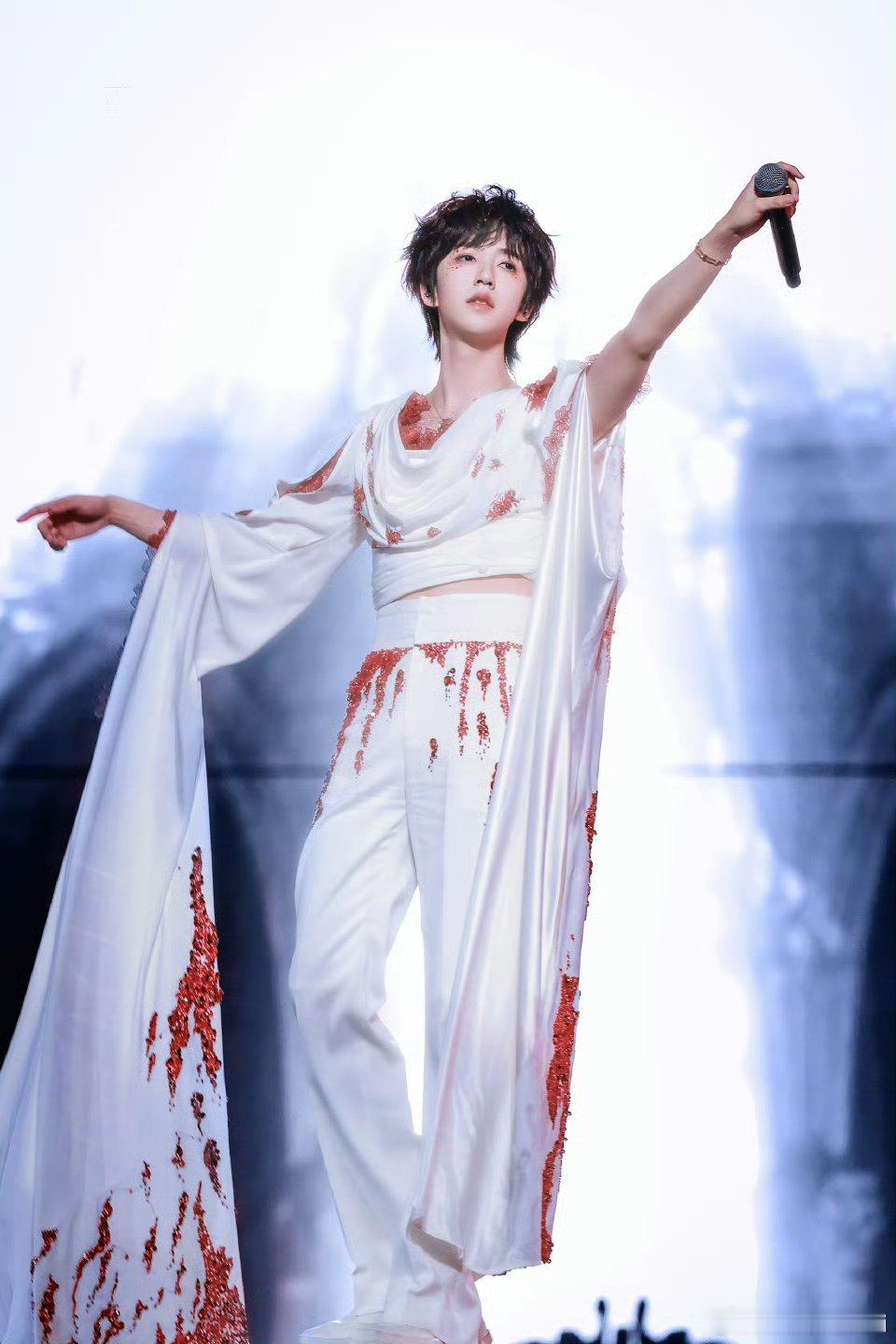 这个贺峻霖还说什么呢？给宇宙贺峻霖大屏的神 