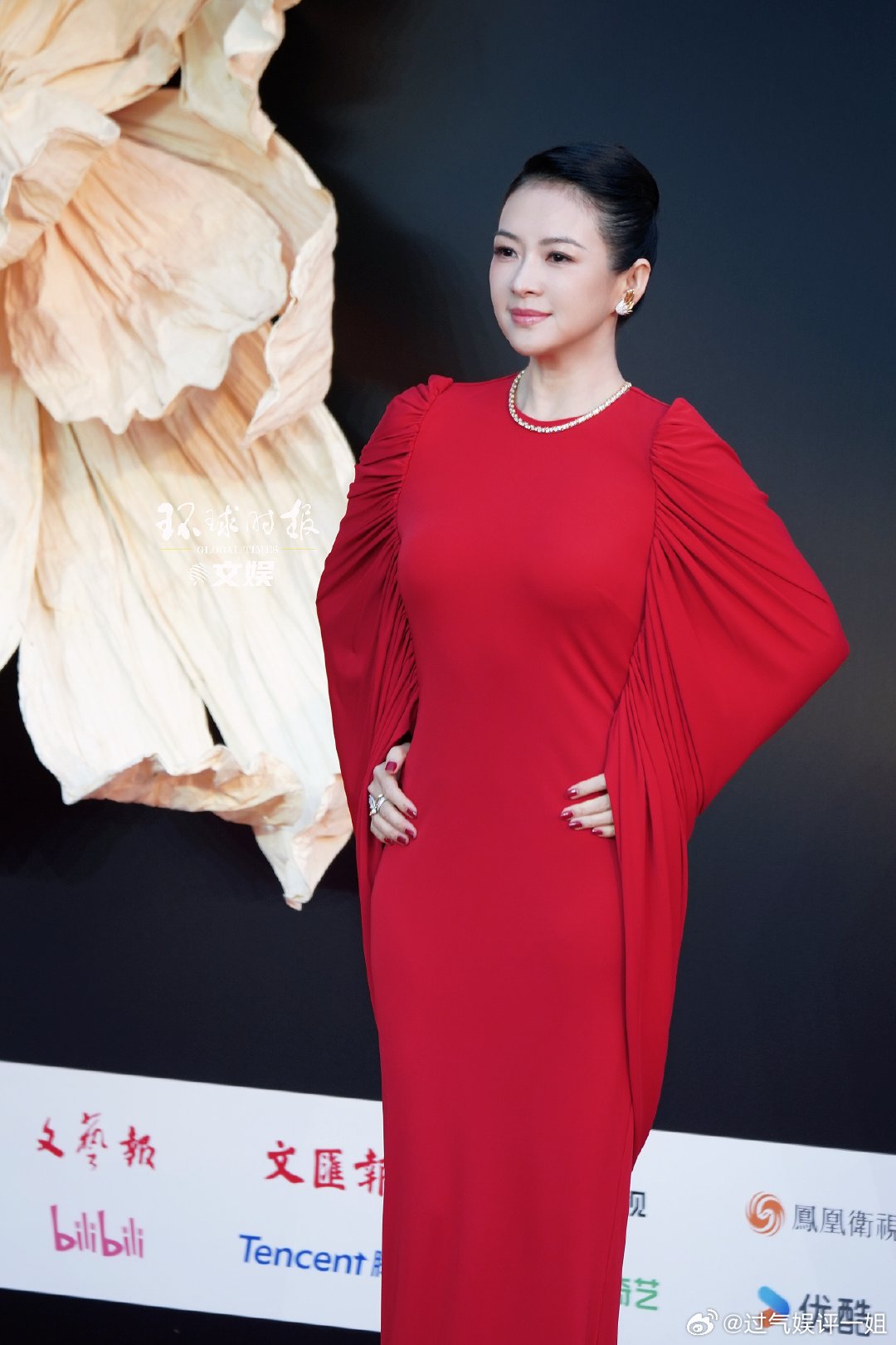 章子怡年度剧情电影女演员央妈对章子怡全肯定CMG中国电影盛典上，章子怡一举拿下年