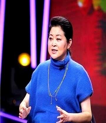 1999年，倪萍晚上跑到冯小刚家中，突然跪在地上，痛哭流涕，对冯小刚说：“哥，我