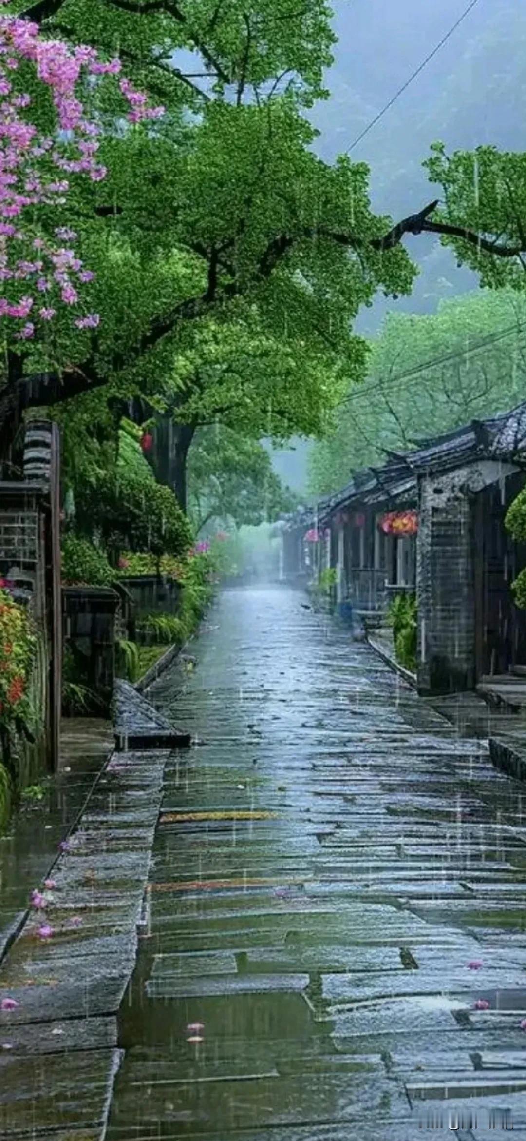 《一剪梅·风雨寄情》

骤雨连朝洗世尘。
风也相巡，雨也相巡。
相逢一诺共浮沉，