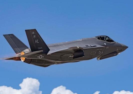 五角大楼的怒火被彻底点燃了！美国空军的F-35王牌教官，竟然跑到中国去“打工”！