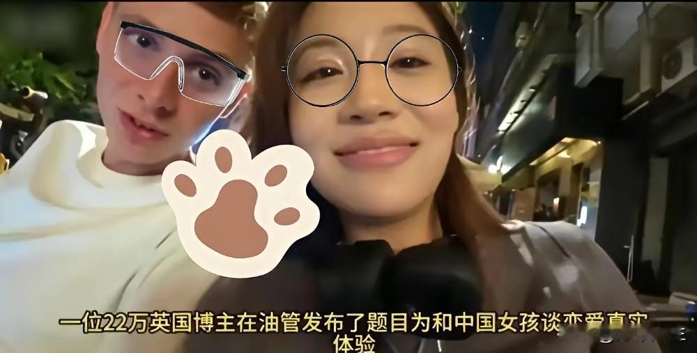 难怪麻辣烫女孩开直播时还笑得那么欢畅，原来这是她们策划的剧本，为的就是博流量。她