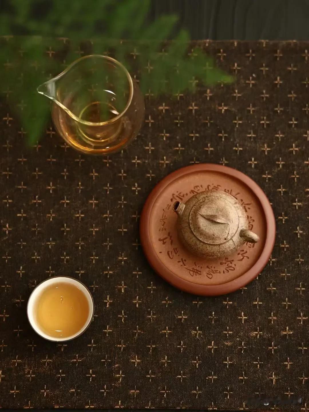 蝉鸣最盛时，茶汤带来清凉[玫瑰]