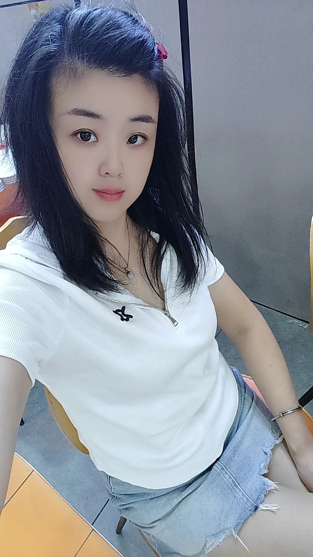 别用你的善良，惯坏了得寸进尺的人，谁都靠不住，除非你有用，在这个烟换烟...