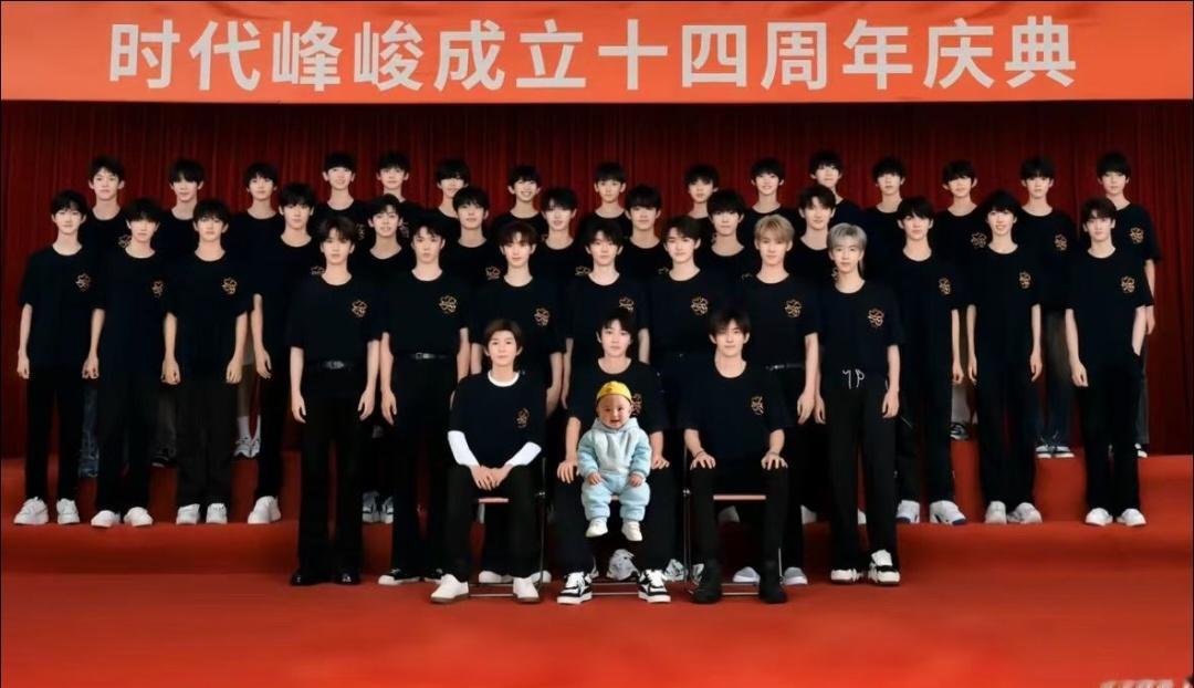 我服了吧 到底是哪个神人p的 怎么给我外甥李煜东p族长腿上了 