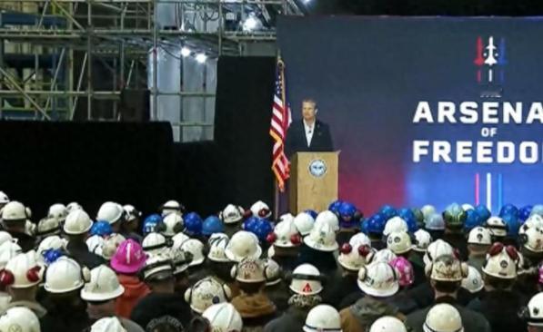 美防长有点急了，去了一趟造船厂看看在建的两艘航母啥时候能下水，说好的2028年没