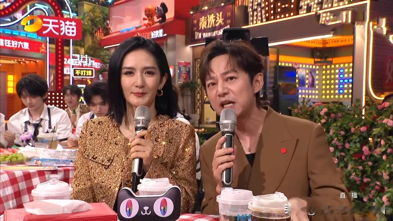 梦回快乐大本营！何炅和谢娜再次同台主持节目，那种熟悉感如同温暖的潮水涌来，真的是