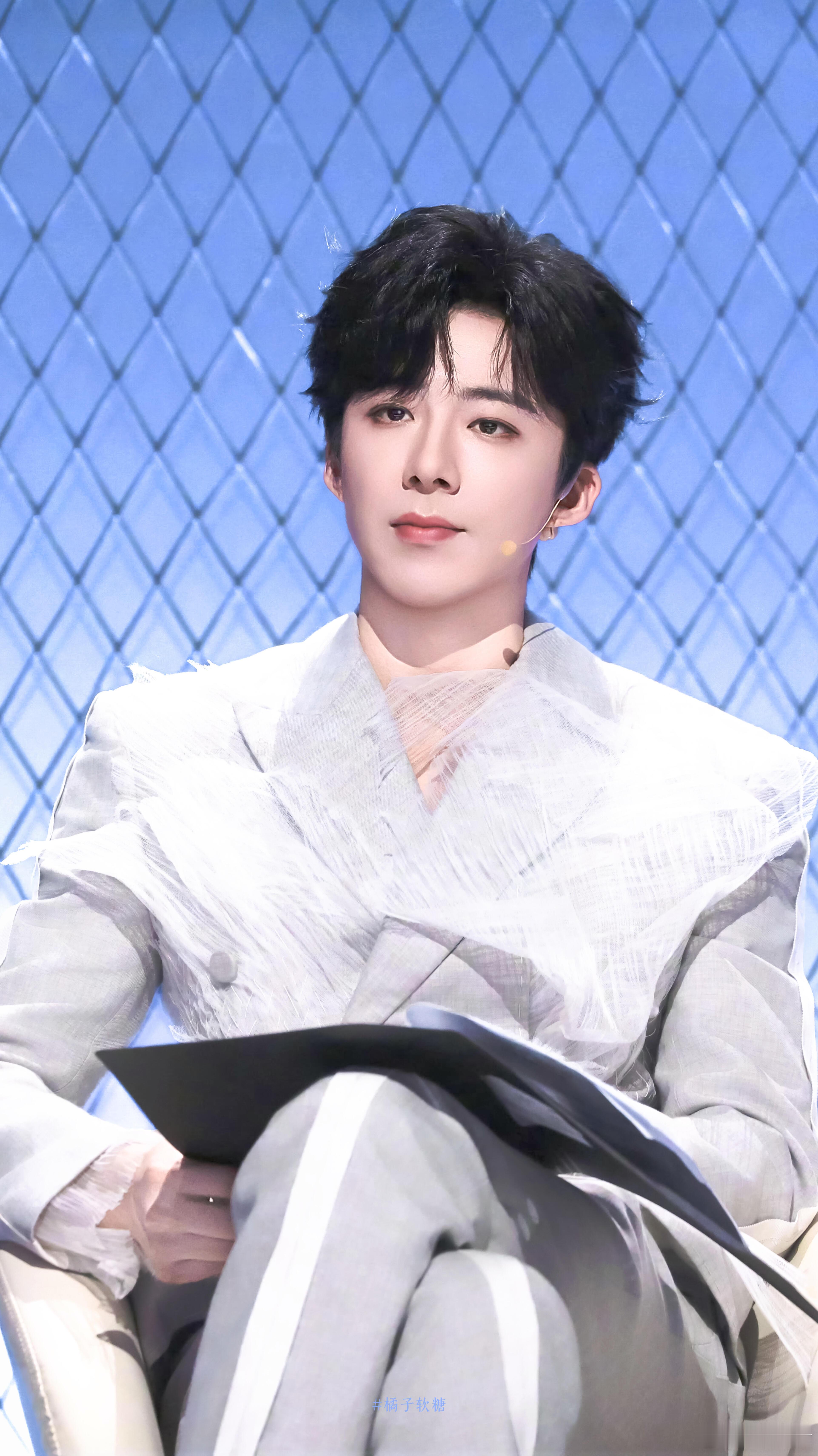 看起来好温柔啊，端方君子，温润如玉云朵一般，轻柔漂亮 刘宇宁 