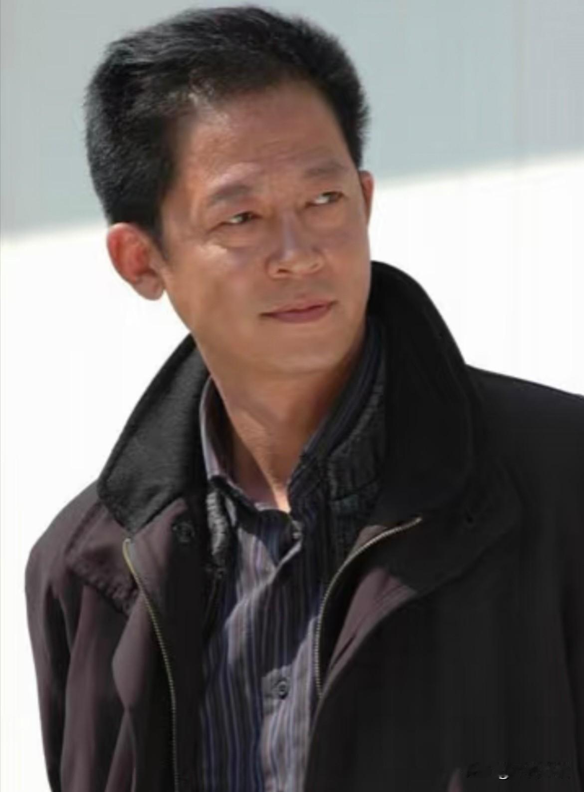 王志文说，12月23日报道，“不要看不起任何人，你再有本事，只要别人不求你，你在